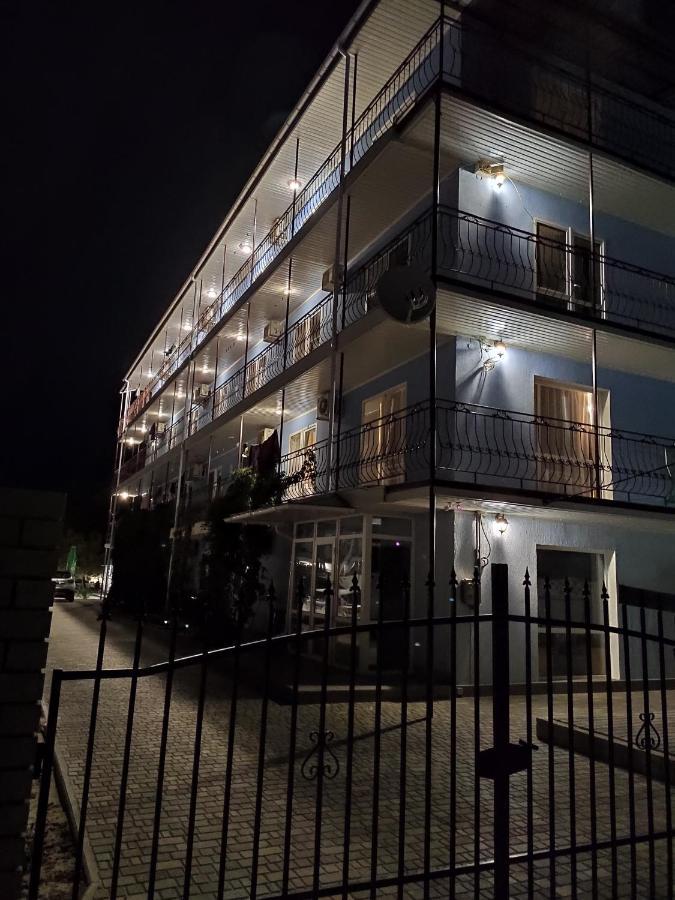 Гостиница "Атлант" Zaliznyi Port Exterior foto